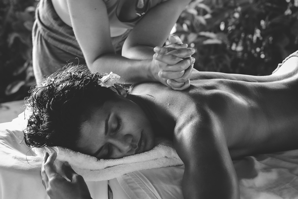 Descubra aqui os benefícios da massagem tântrica